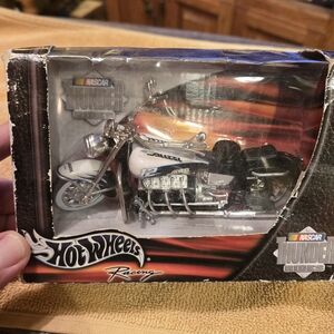 2002 Hot Wheels NASCAR Thunder RIDES Ryan Newman #12  Motorcycle Collector 55738